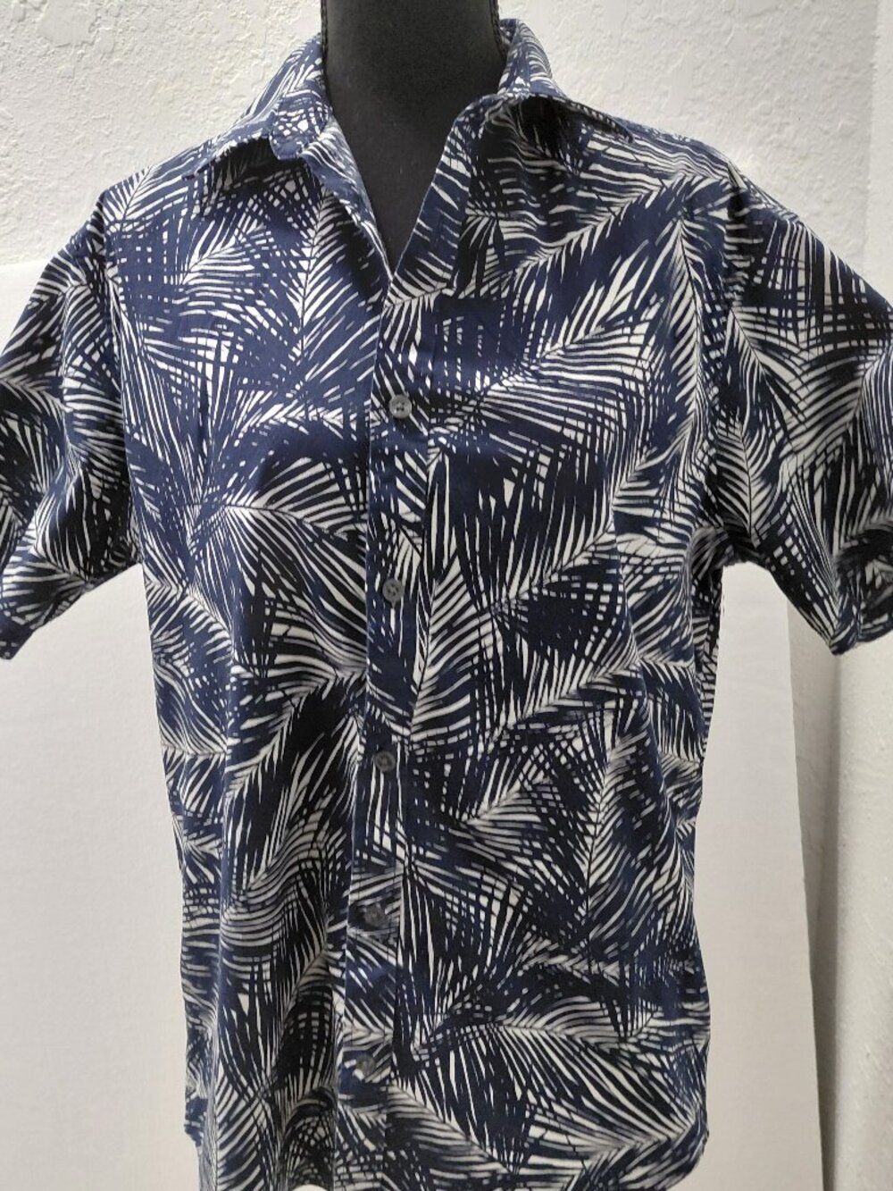 Michael Kors Men’s Large Slim Fit Navy Tropical Leaf Print Button-Up Shirt
